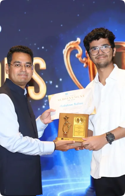 Saksham Bidani receiving his MathonGo JEE 2026 felicitation